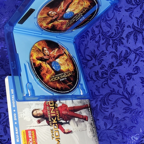 The Hunger Games: Mockingjay Part I & II DVD + Blu-ray Sets [Widescreen] - Picture 9 of 16